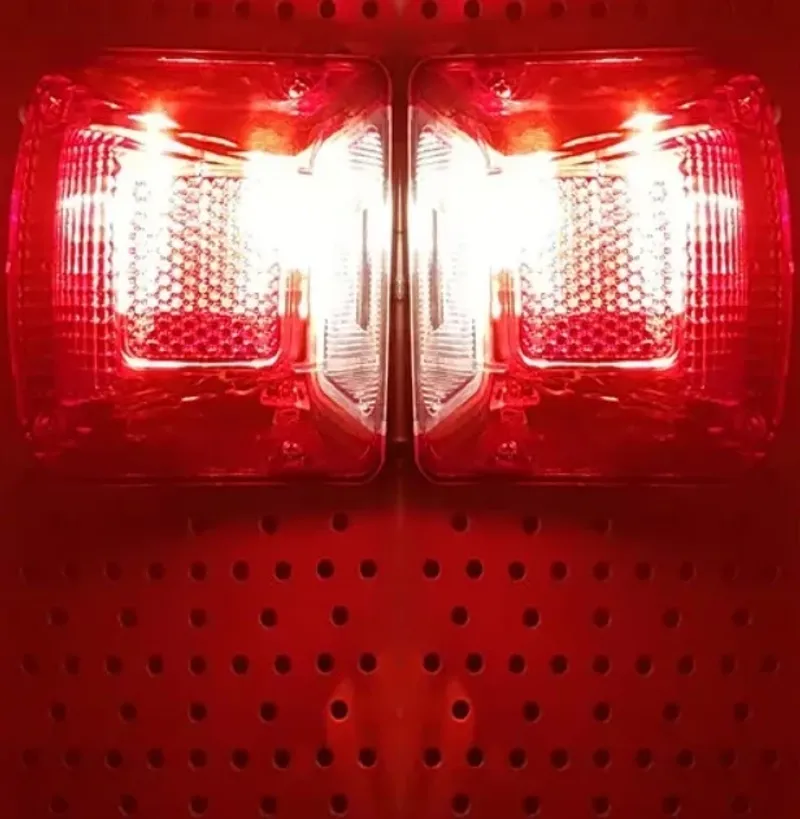 Комплект от 2 броя Плафон за регистрационен номер с крушка червен 12-24V за камион, ремарке, каравана, бус, трактор и др. - 3