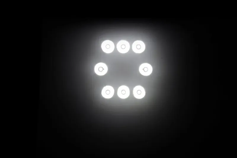 Универсална мощна LED ЛЕД диодна лампа халоген бяла светлина 27W 12V - 24V за камион трактор ролбар АТВ джип земеделски и селскостопански машини и др. 110 x 110 x 37 mm E-mark E9 - 11