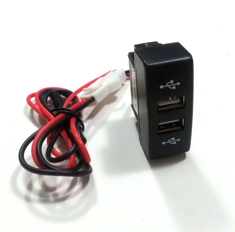 Двойно USB Зарядно за Вграждане за камион Мерцедес Акторс Mercedes Actros MP3 12V 24V подходящ за зареждането на всякави плеъри, телефони, таблети - 1